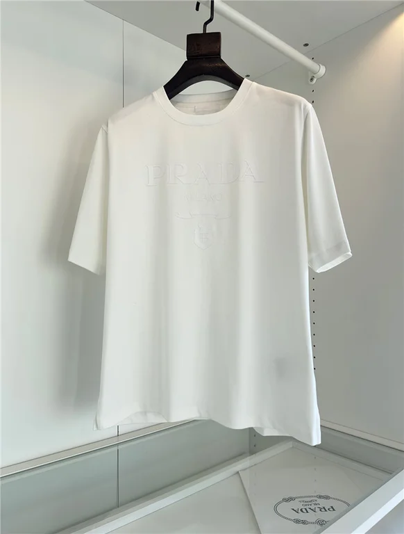 Prada tshirt 1 00 cover 548a3534