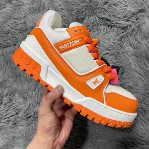 Louis Vuitton LV Sneakers 6 00 cover 5e17b54f