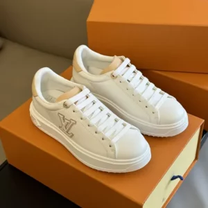 Louis Vuitton LV Sneakers 6 00 cover 6c3781c6