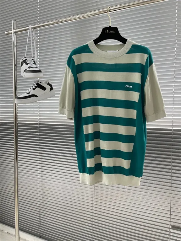 Prada tshirt 1 00 cover 91a50b85