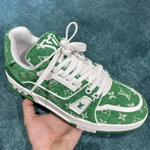 Louis Vuitton LV Sneakers 2 00 cover 96db6dc7