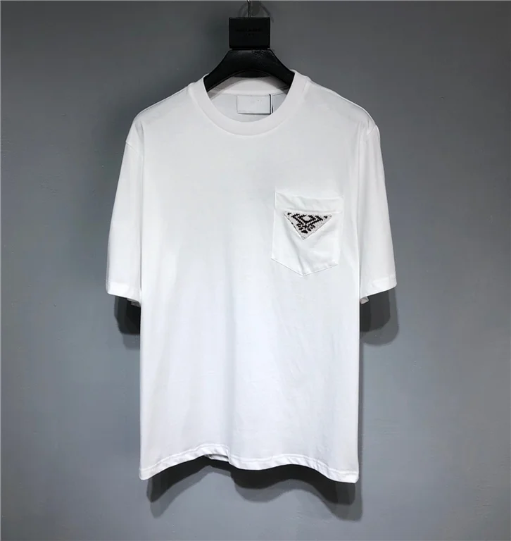 Prada tshirt 1 00 cover ac738021