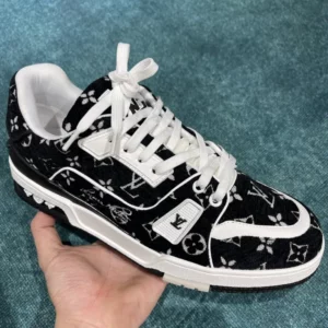 Louis Vuitton LV Sneakers 6 00 cover ddeb4216