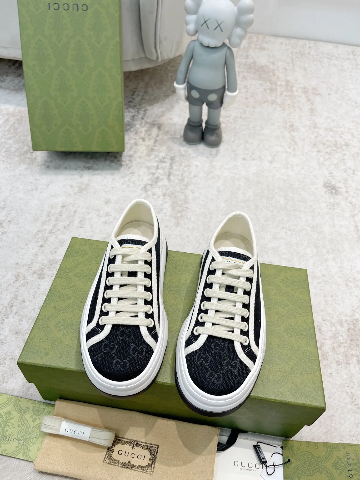 Gucci Sneaker 1 00 cover 2c4109be