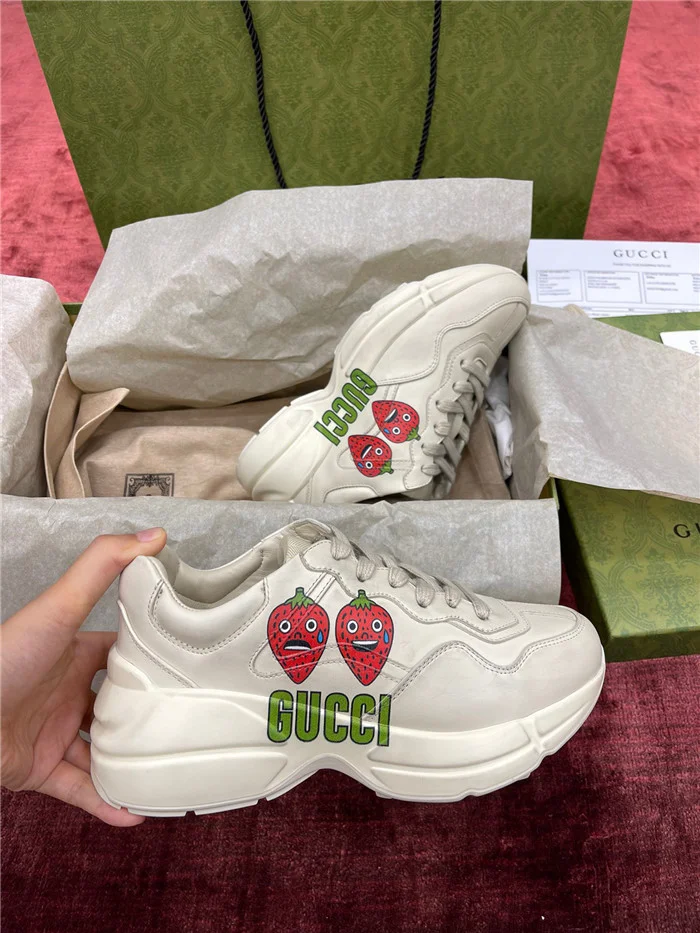 Gucci Sneaker 1 00 cover c455d39b