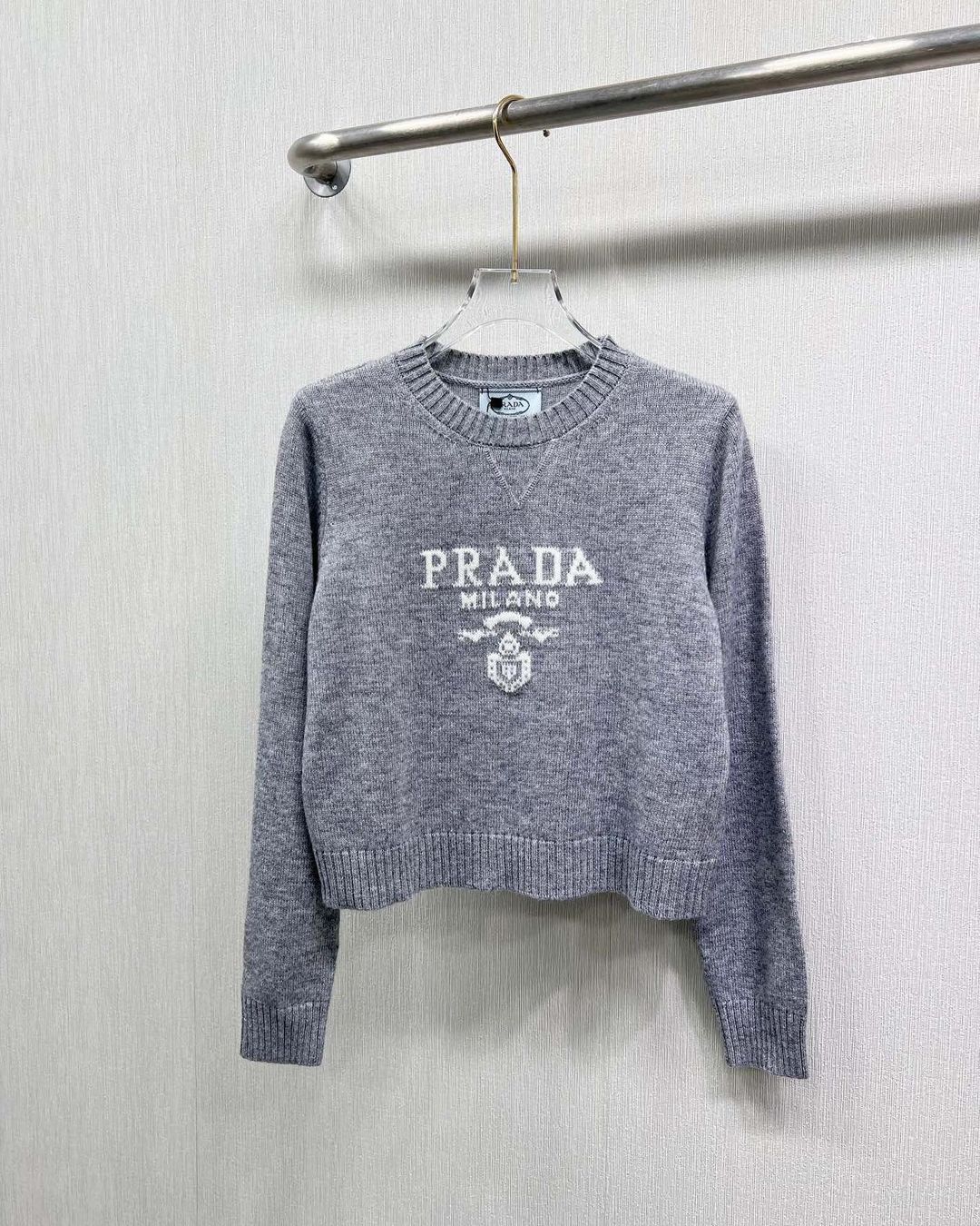 Prada Sweater 1 Snapinsta.app 402186524 657286106389887 5712329092850359625 n 1080